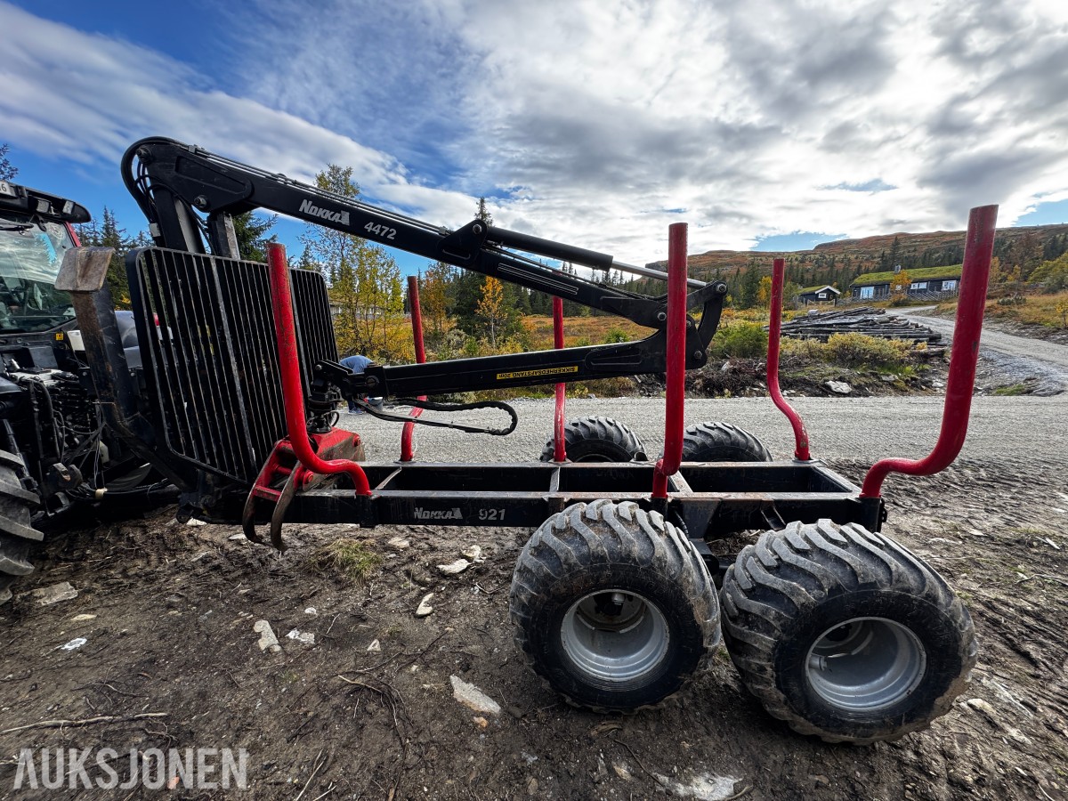 2007 Valtra N141 Twin-Trac traktor med Nokka tømmerhenger 