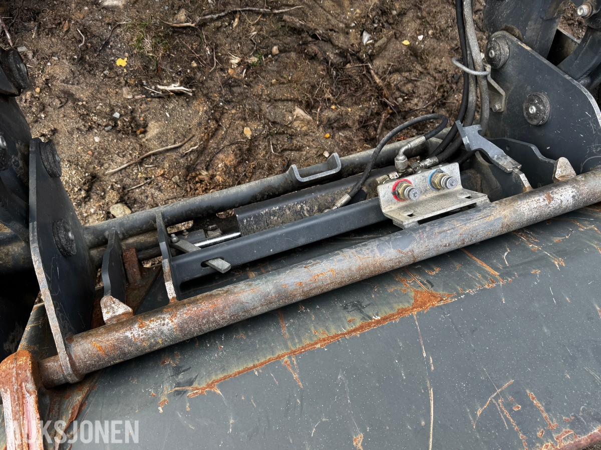 2007 Valtra N141 Twin-Trac traktor med Nokka tømmerhenger 