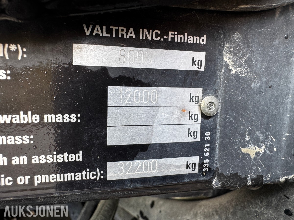 2007 Valtra N141 Twin-Trac traktor med Nokka tømmerhenger 