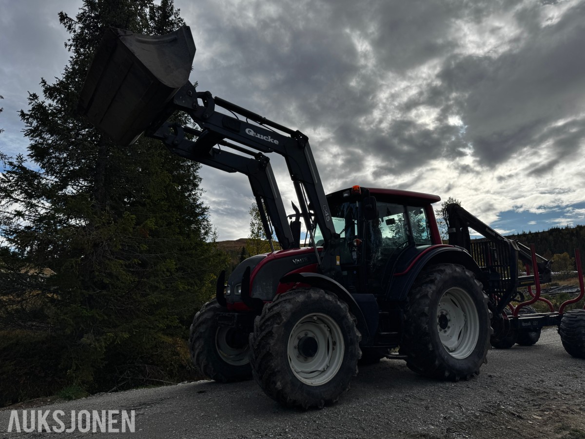 2007 Valtra N141 Twin-Trac traktor med Nokka tømmerhenger 