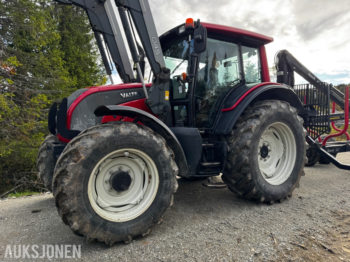 2007 Valtra N141 Twin-Trac traktor med Nokka tømmerhenger 