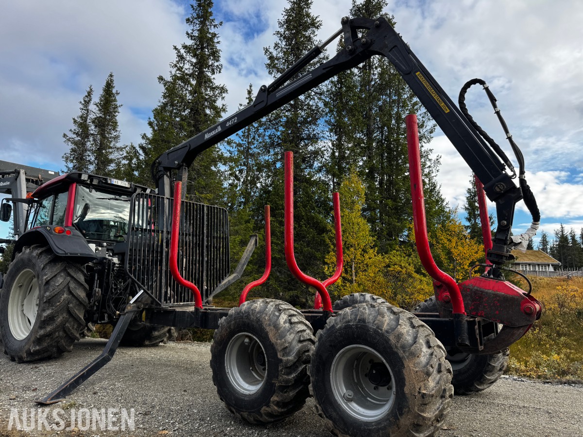 2007 Valtra N141 Twin-Trac traktor med Nokka tømmerhenger 