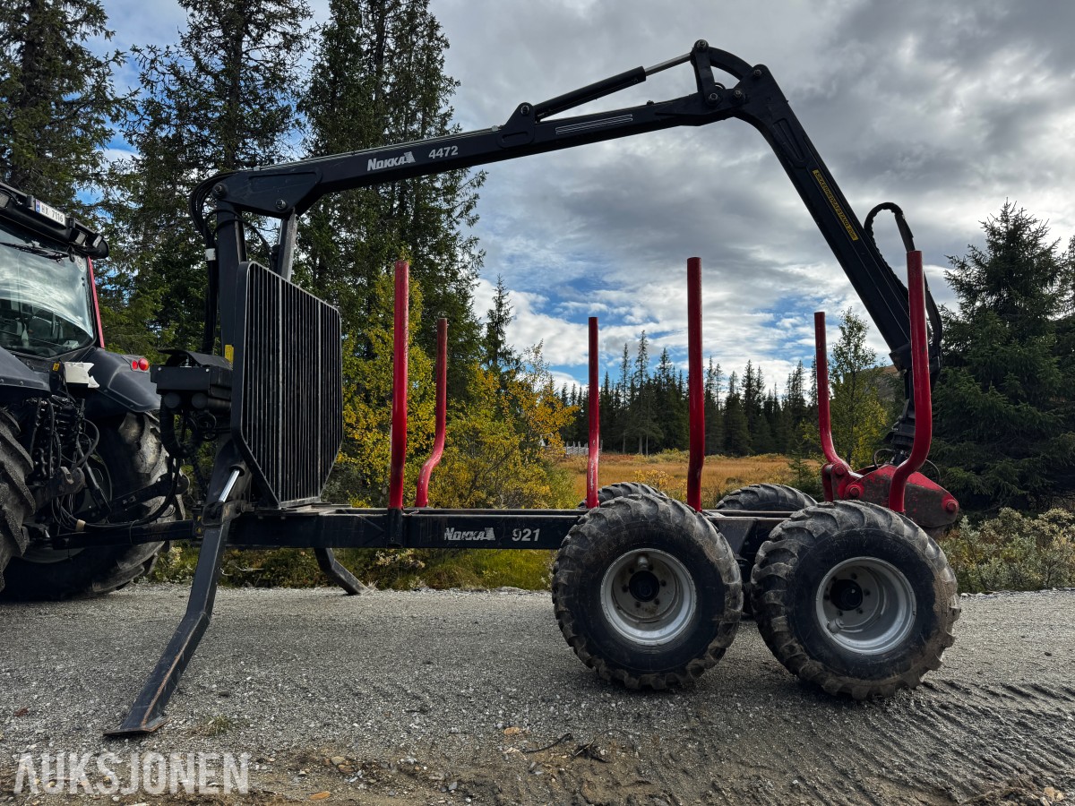 2007 Valtra N141 Twin-Trac traktor med Nokka tømmerhenger 
