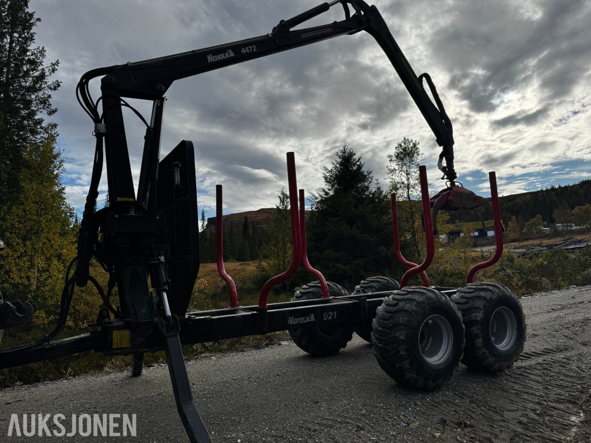 2007 Valtra N141 Twin-Trac traktor med Nokka tømmerhenger 