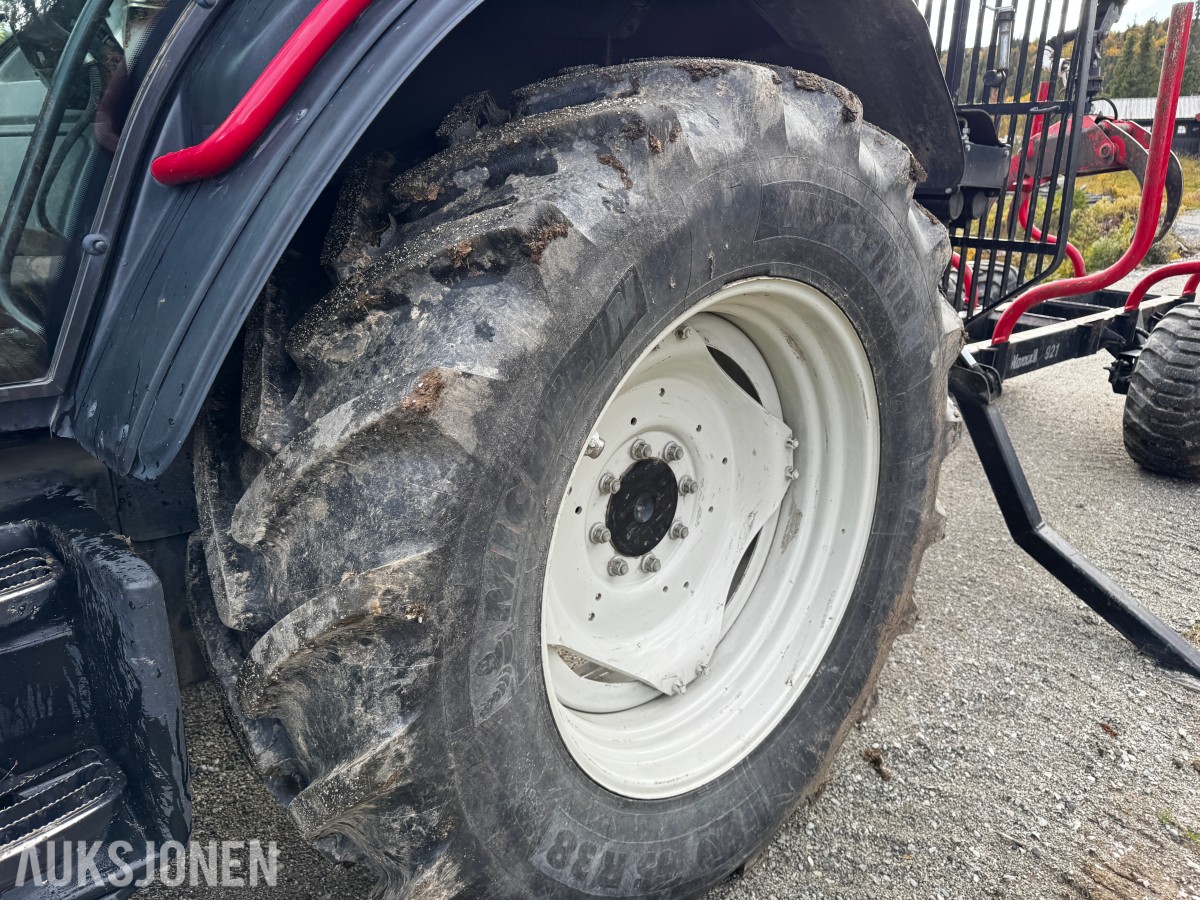 2007 Valtra N141 Twin-Trac traktor med Nokka tømmerhenger 