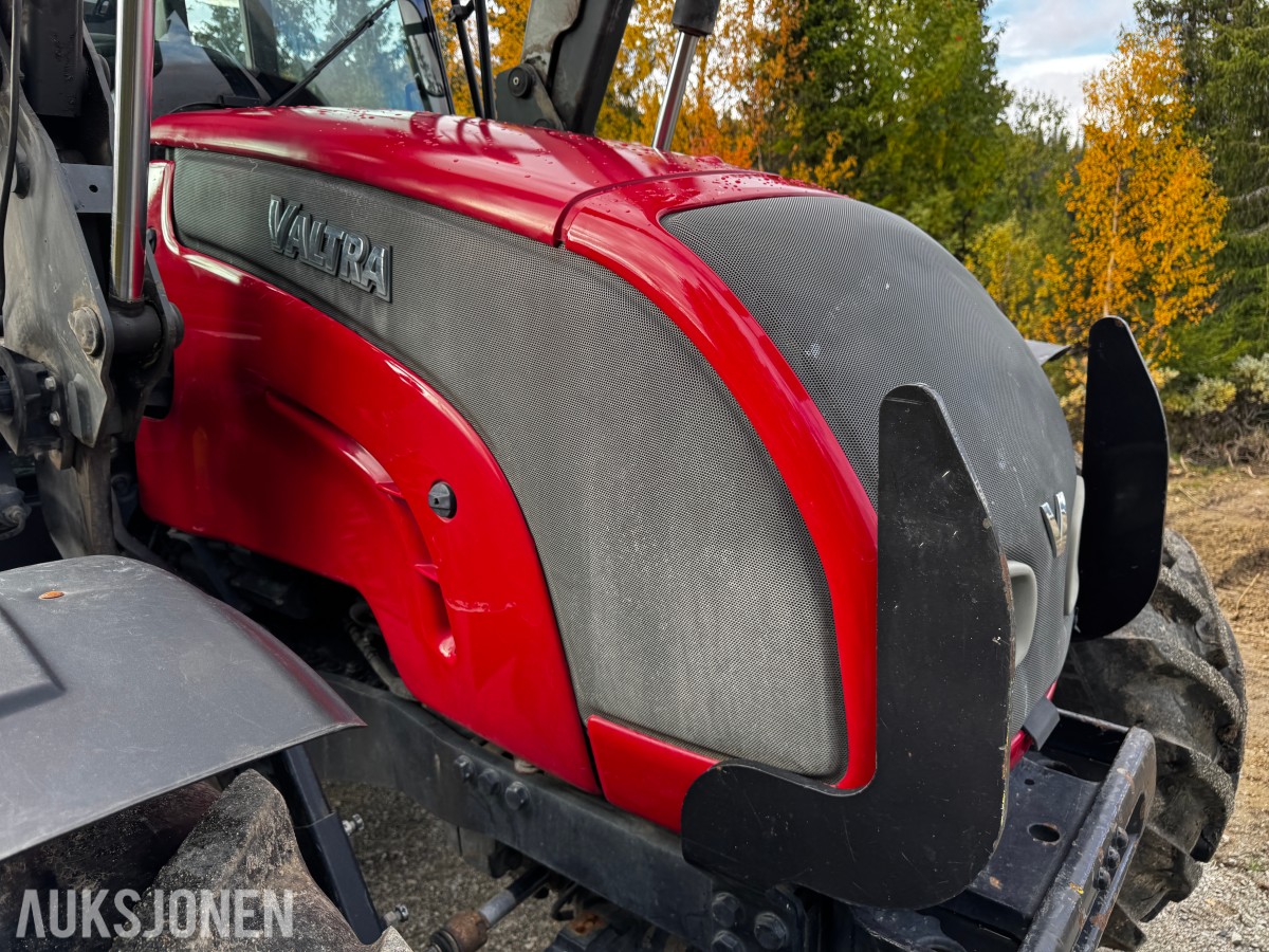 2007 Valtra N141 Twin-Trac traktor med Nokka tømmerhenger 