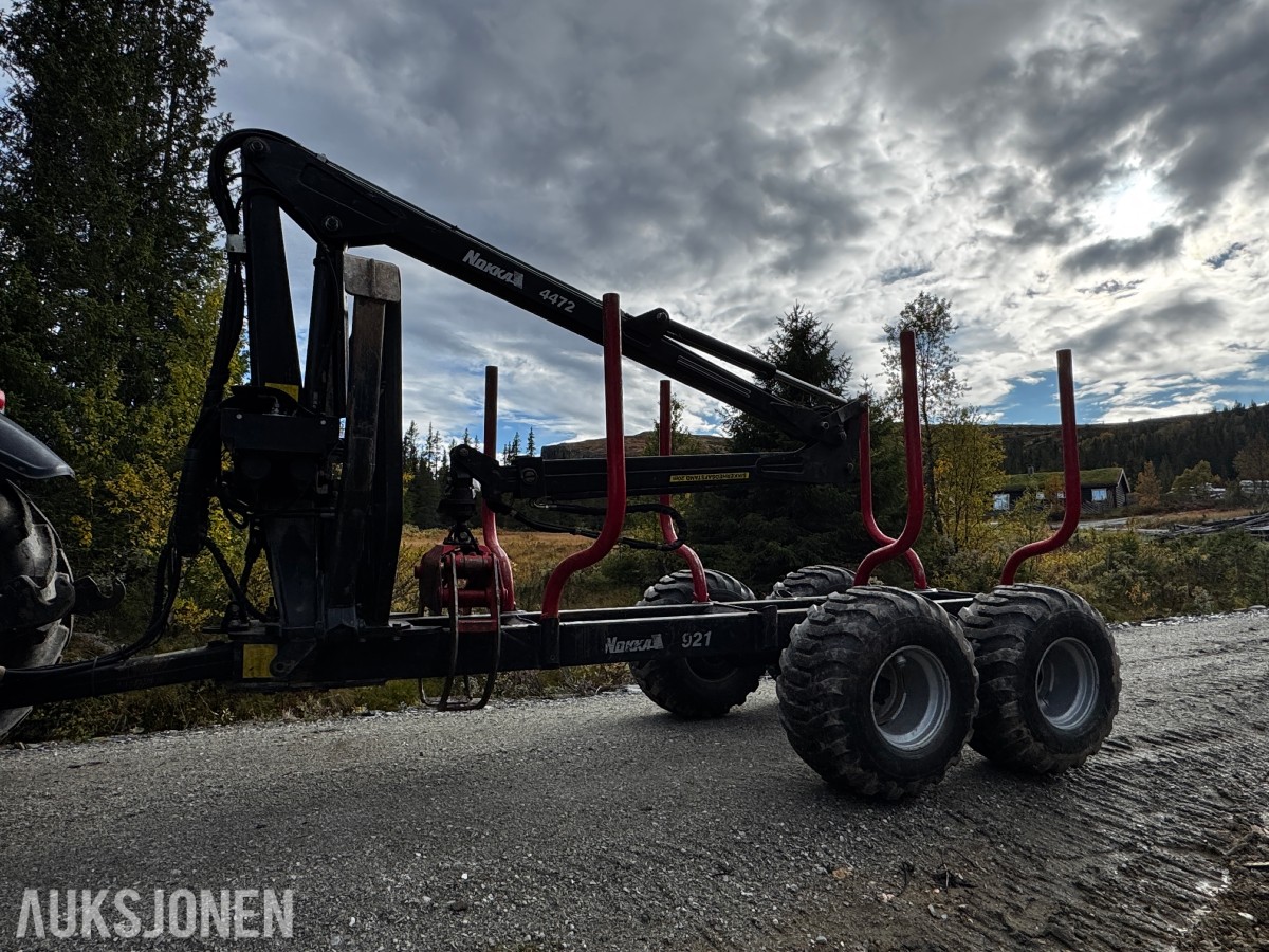 2007 Valtra N141 Twin-Trac traktor med Nokka tømmerhenger 