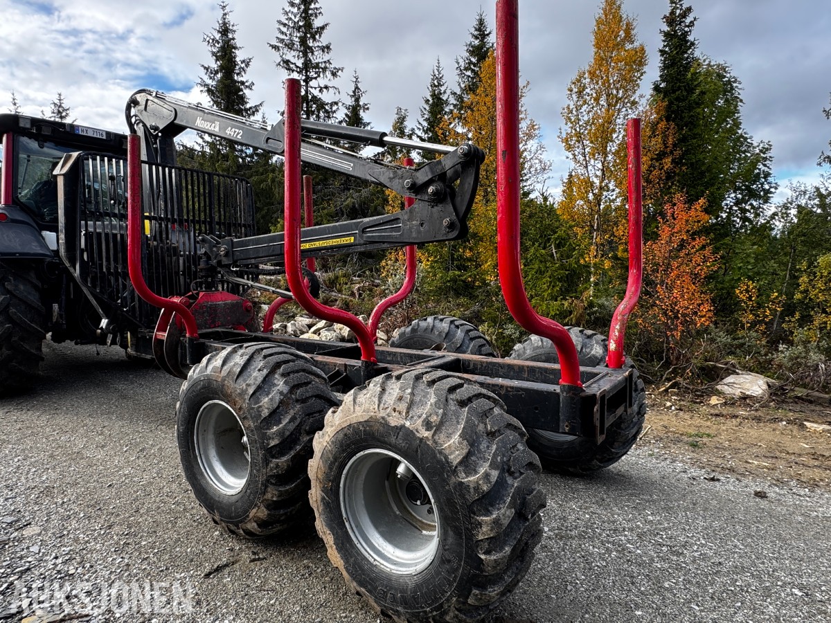 2007 Valtra N141 Twin-Trac traktor med Nokka tømmerhenger 
