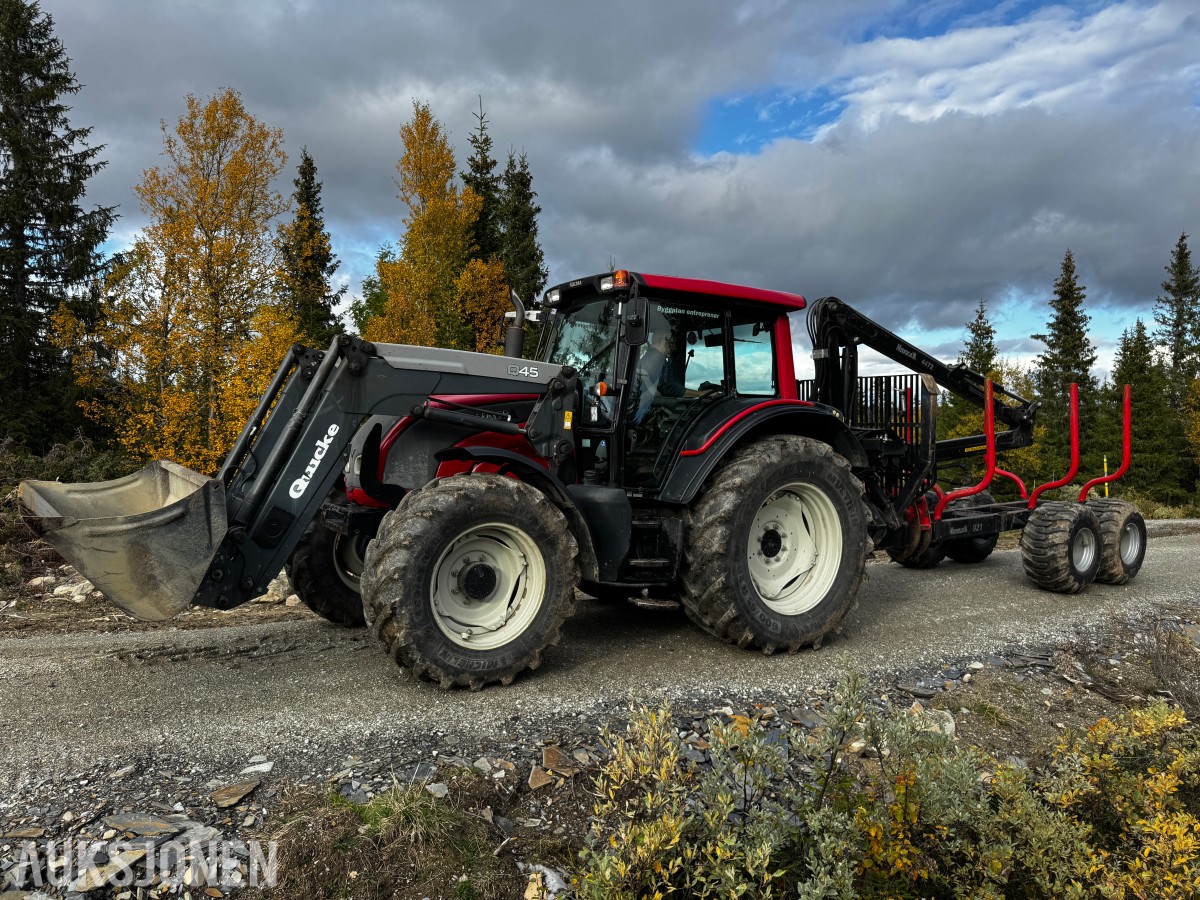2007 Valtra N141 Twin-Trac traktor med Nokka tømmerhenger 