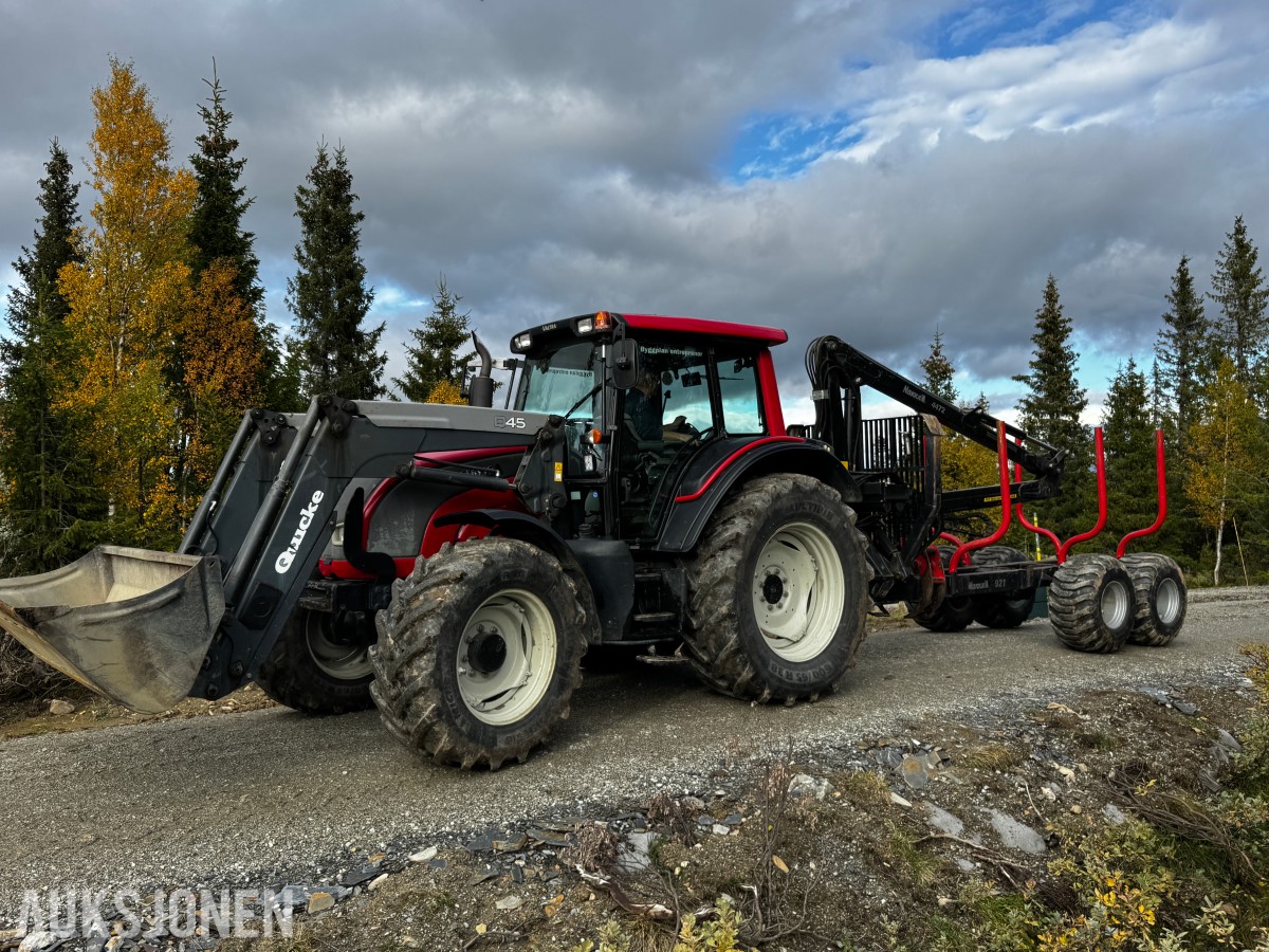 2007 Valtra N141 Twin-Trac traktor med Nokka tømmerhenger 