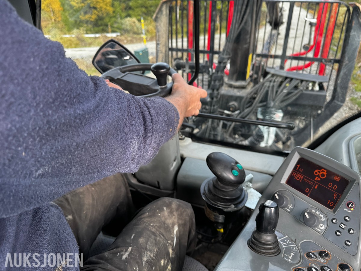 2007 Valtra N141 Twin-Trac traktor med Nokka tømmerhenger 