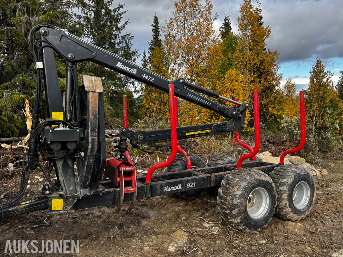 2007 Valtra N141 Twin-Trac traktor med Nokka tømmerhenger 