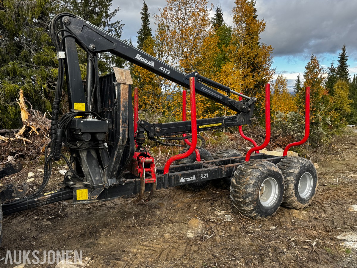 2007 Valtra N141 Twin-Trac traktor med Nokka tømmerhenger 