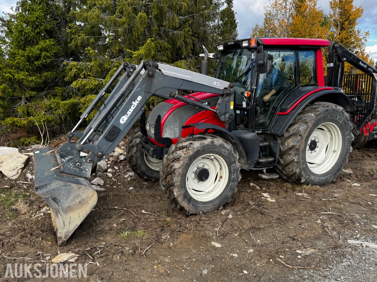 2007 Valtra N141 Twin-Trac traktor med Nokka tømmerhenger 