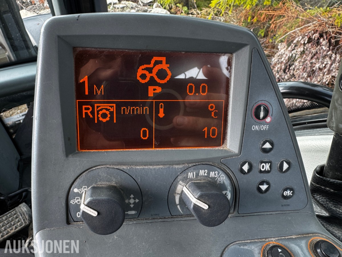 2007 Valtra N141 Twin-Trac traktor med Nokka tømmerhenger 