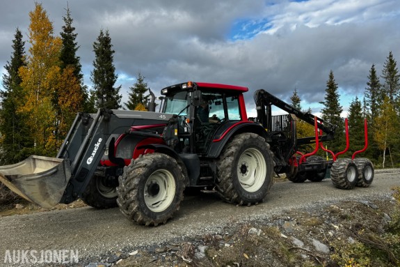 2007 Valtra N141 Twin-Trac traktor med Nokka tømmerhenger 