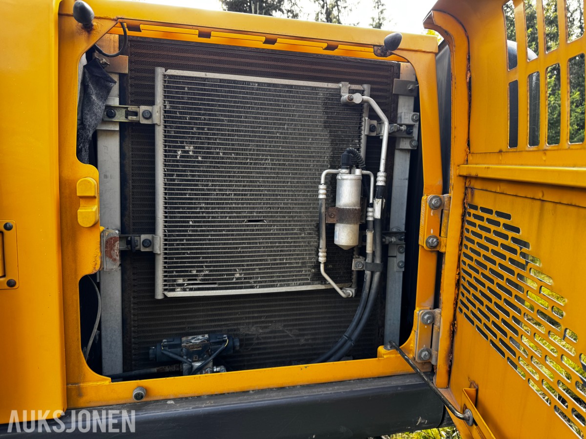2010 Volvo EC160CL gravemaskin med tiltrotator og 2 skuffer