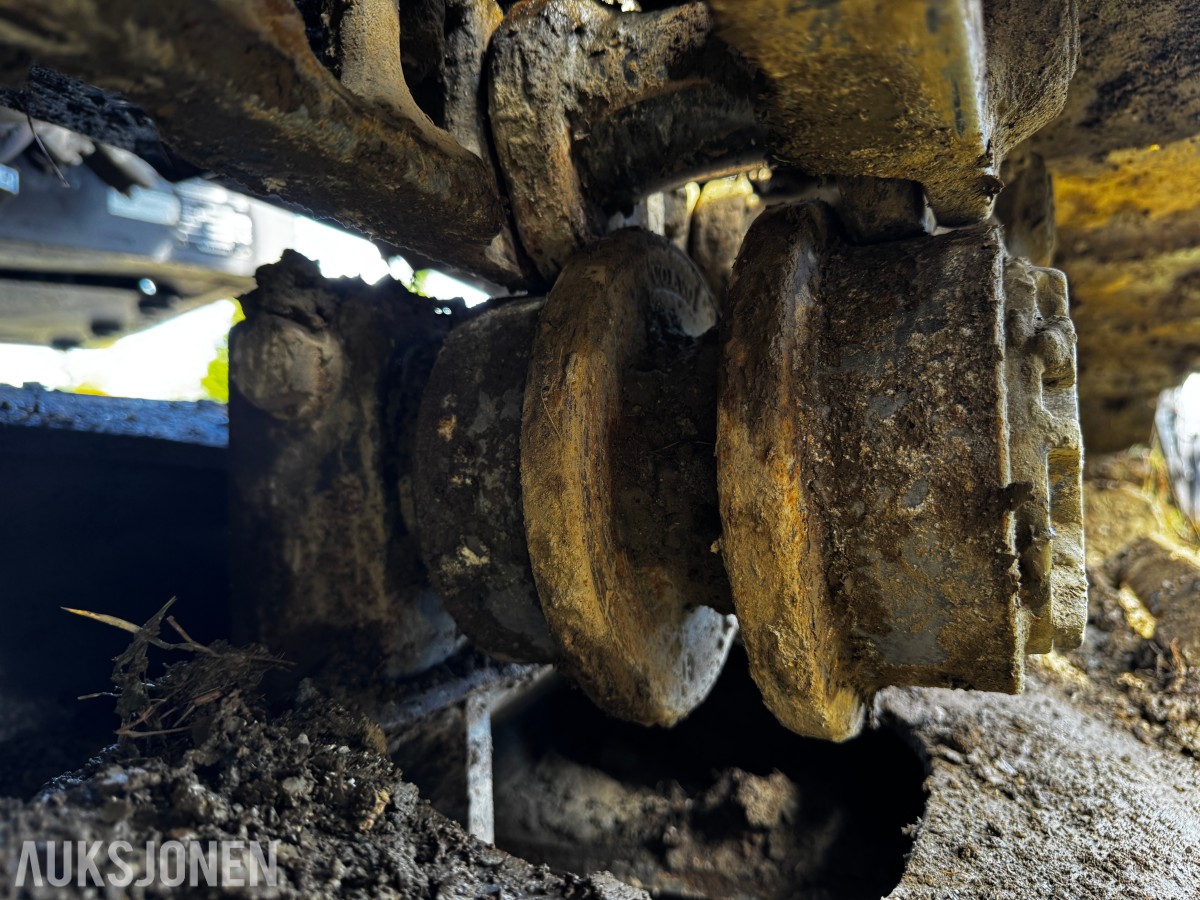 2010 Volvo EC160CL gravemaskin med tiltrotator og 2 skuffer