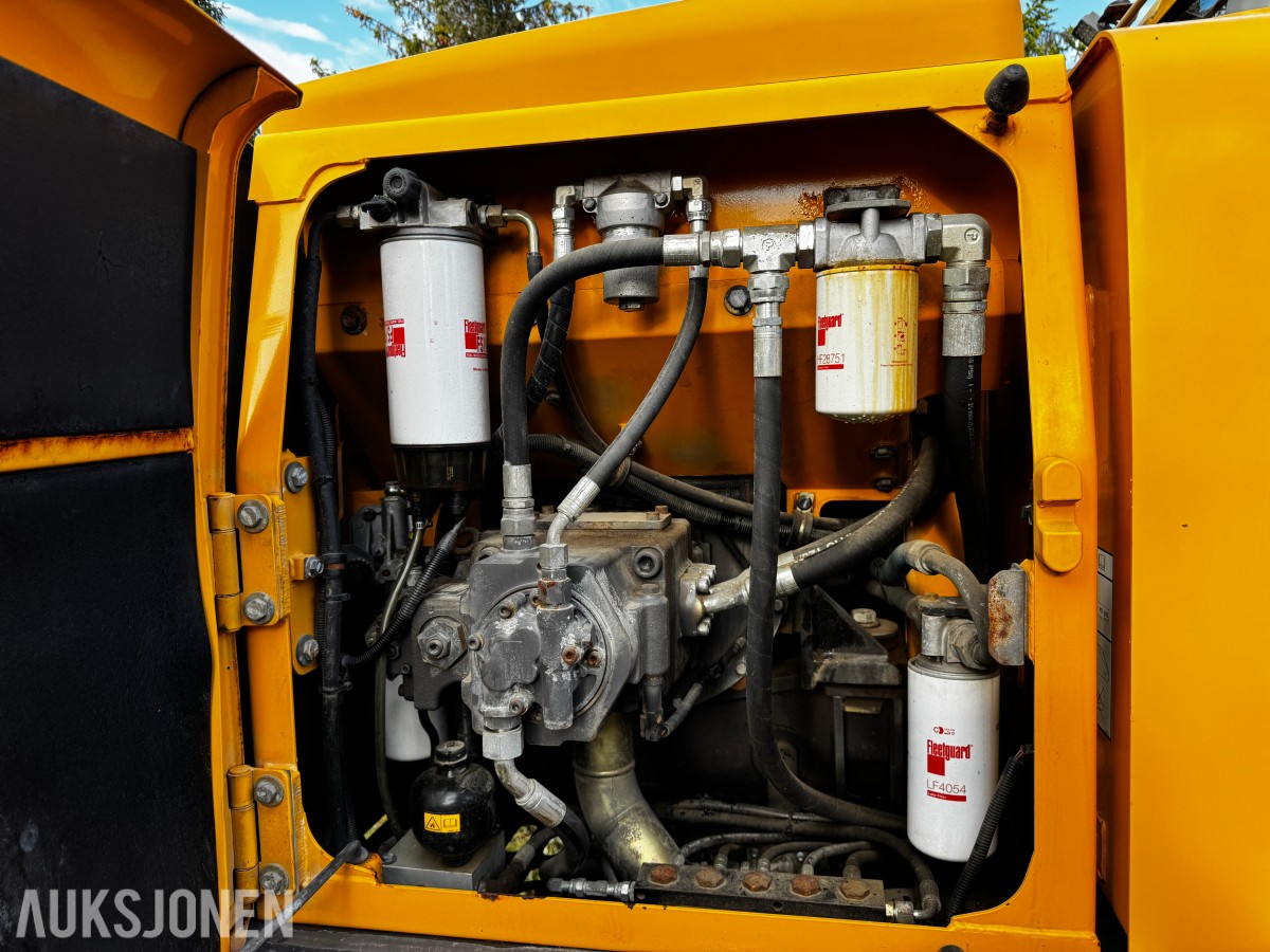 2010 Volvo EC160CL gravemaskin med tiltrotator og 2 skuffer