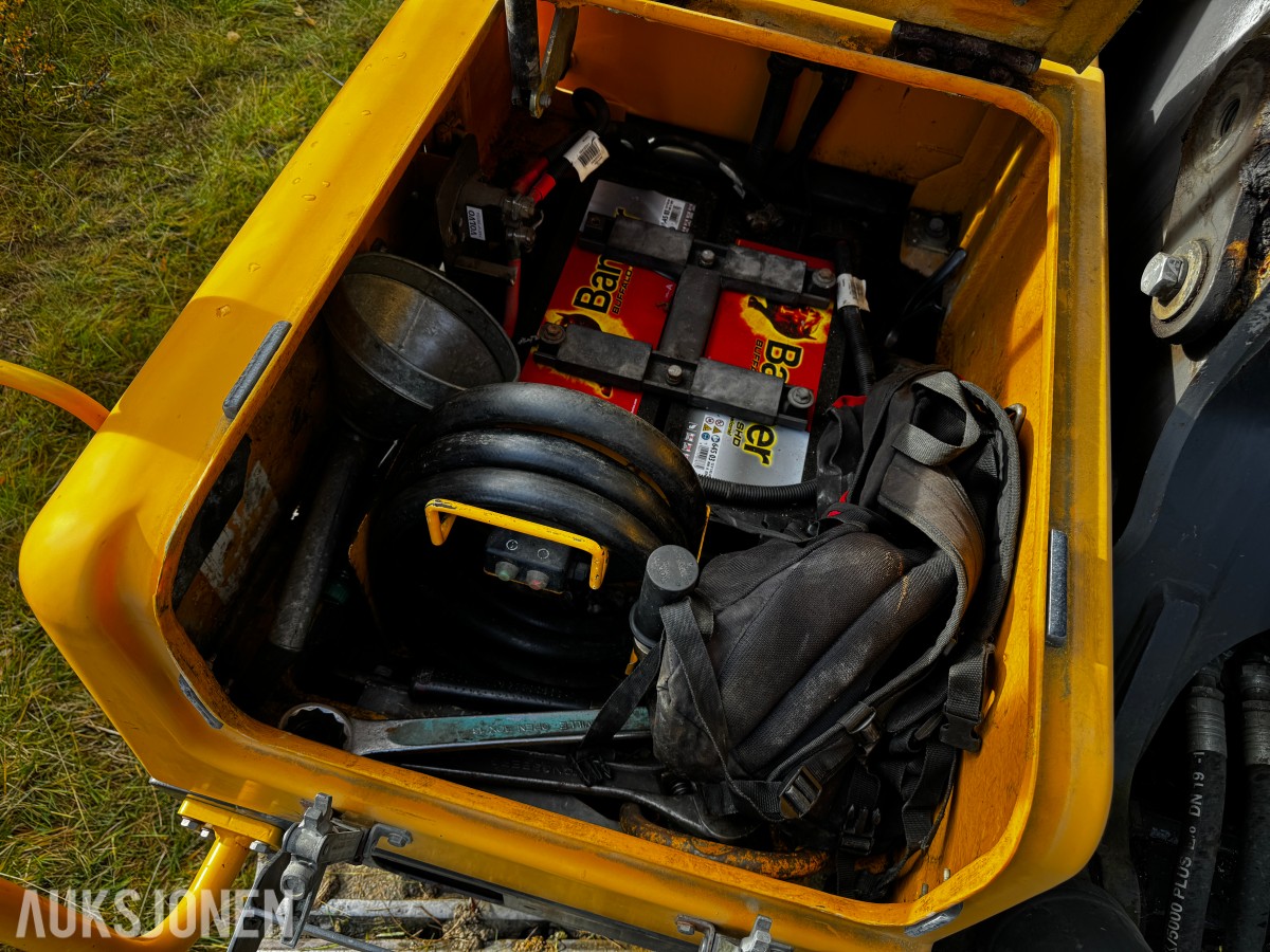 2010 Volvo EC160CL gravemaskin med tiltrotator og 2 skuffer