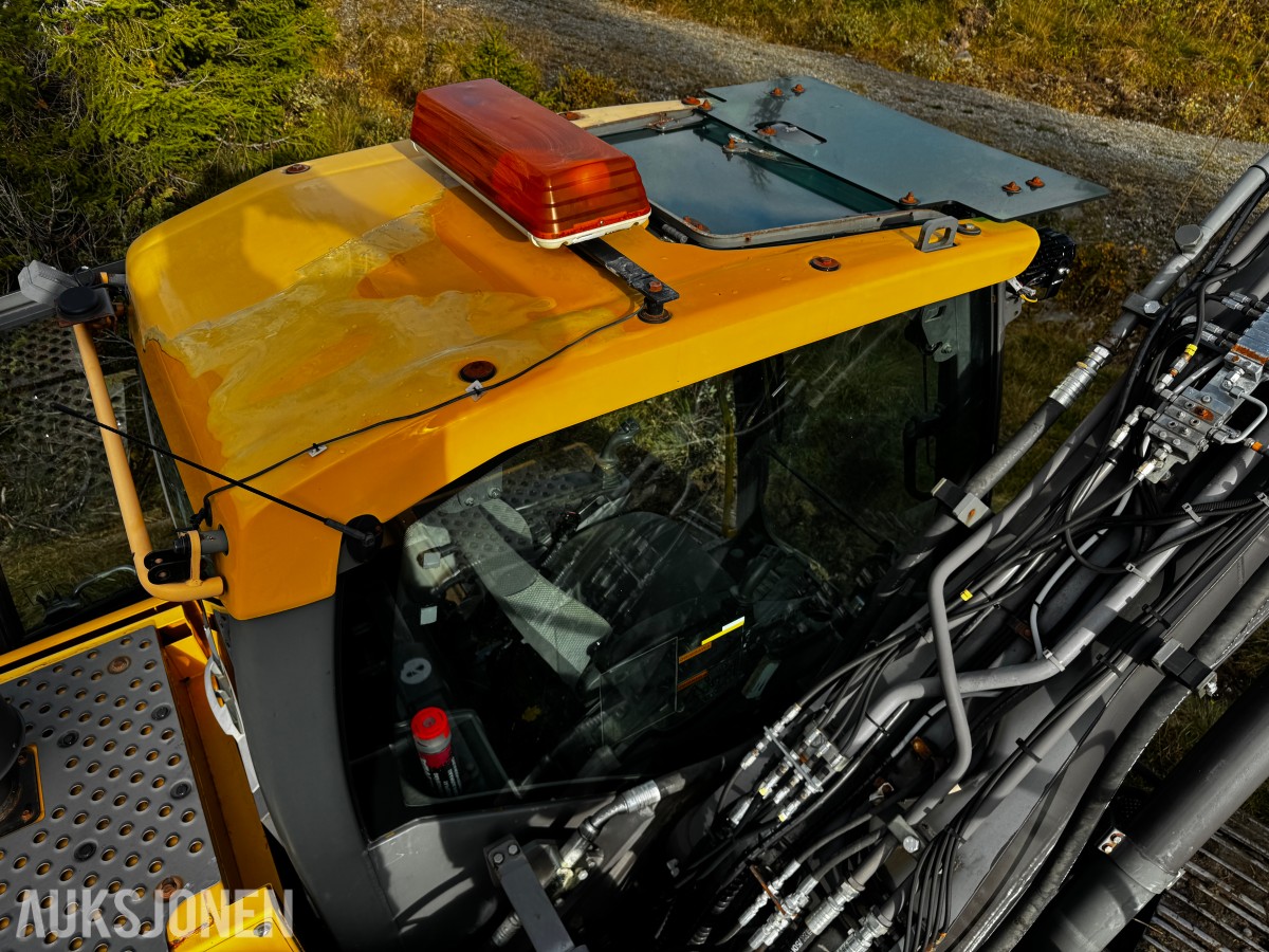 2010 Volvo EC160CL gravemaskin med tiltrotator og 2 skuffer
