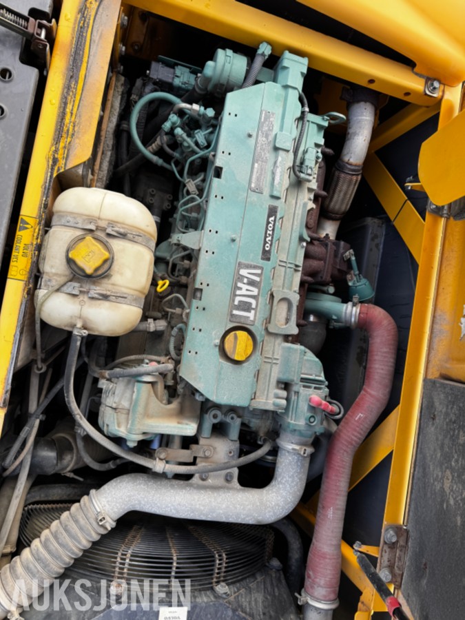 2010 Volvo EC160CL gravemaskin med tiltrotator og 2 skuffer