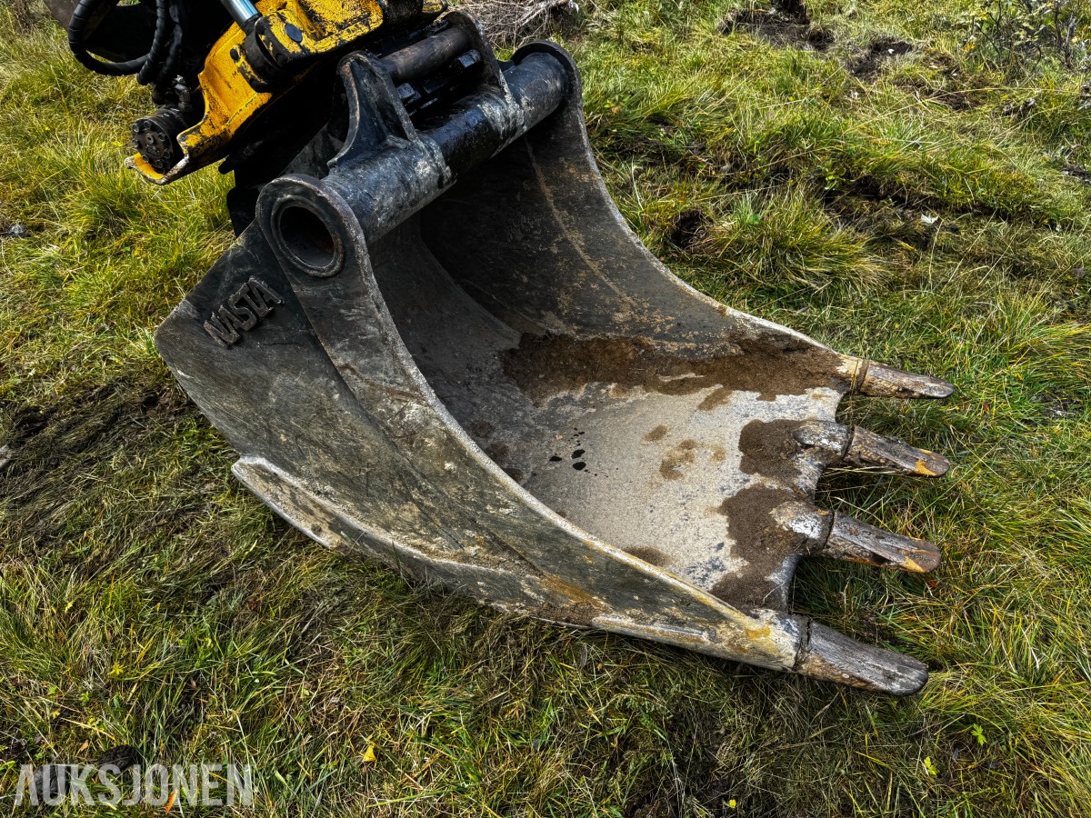 2010 Volvo EC160CL gravemaskin med tiltrotator og 2 skuffer