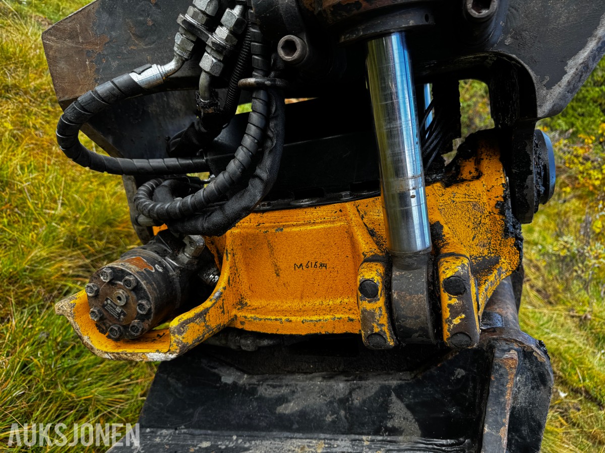 2010 Volvo EC160CL gravemaskin med tiltrotator og 2 skuffer