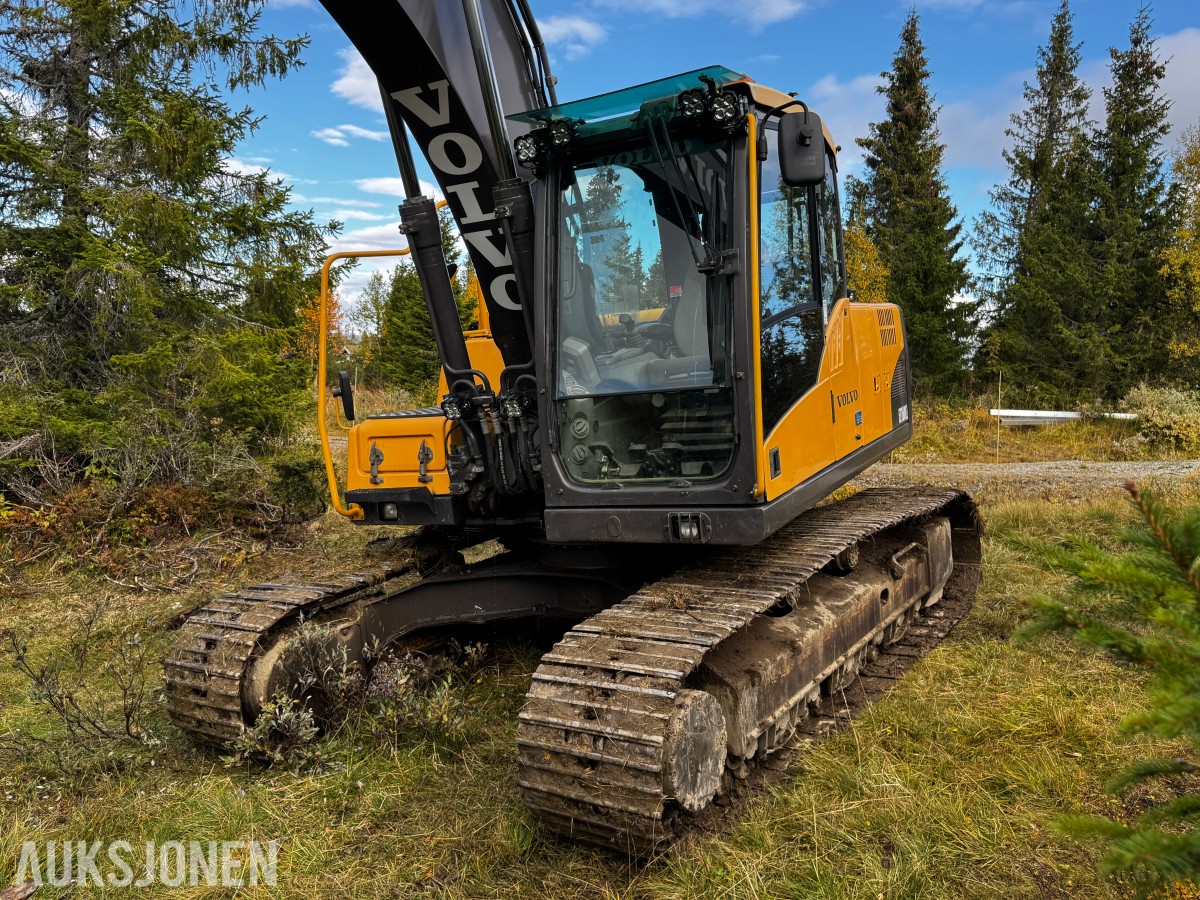 2010 Volvo EC160CL gravemaskin med tiltrotator og 2 skuffer