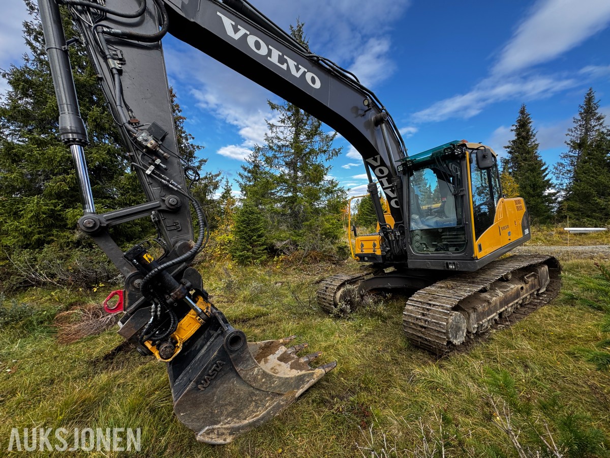 2010 Volvo EC160CL gravemaskin med tiltrotator og 2 skuffer