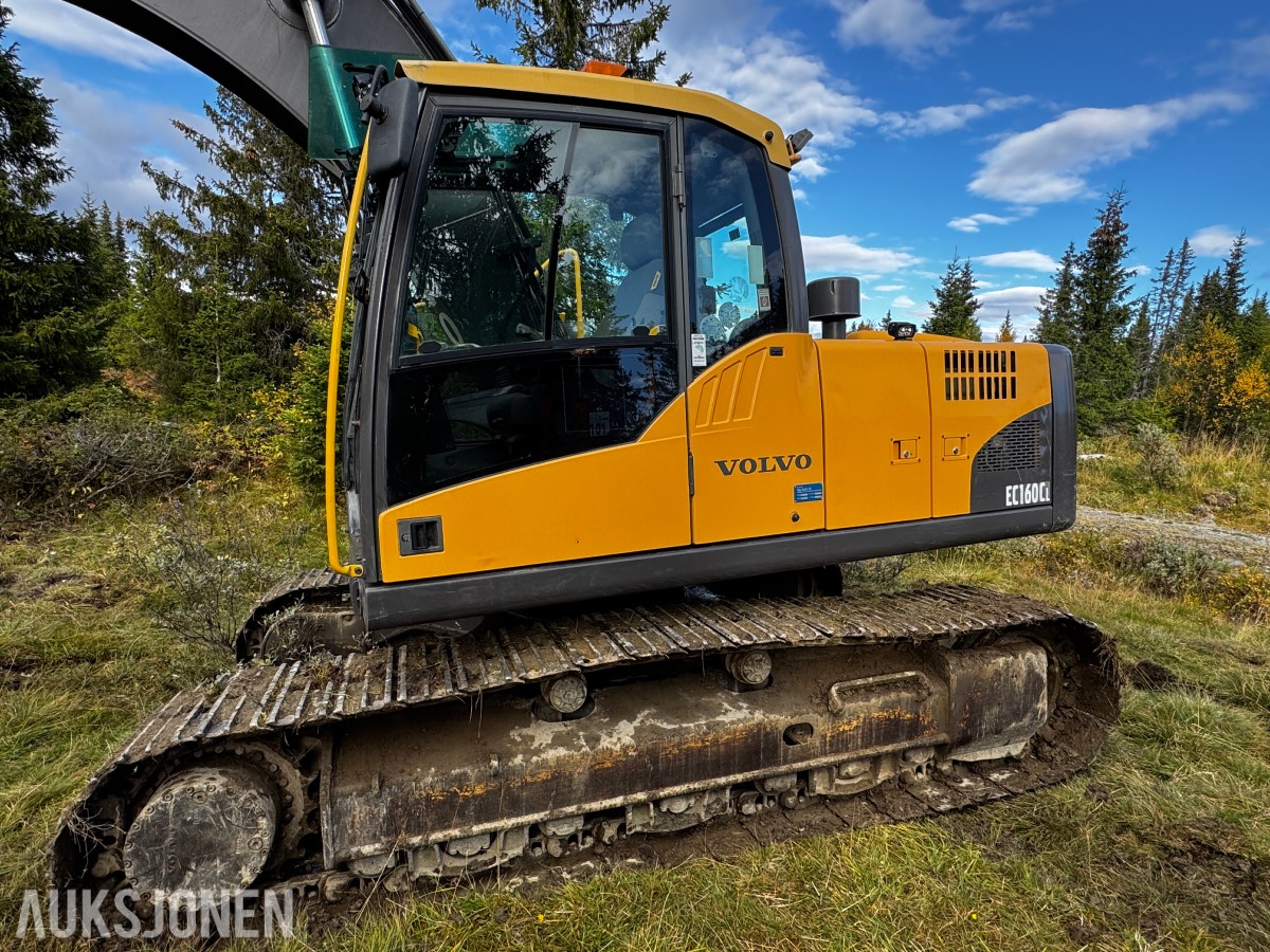 2010 Volvo EC160CL gravemaskin med tiltrotator og 2 skuffer