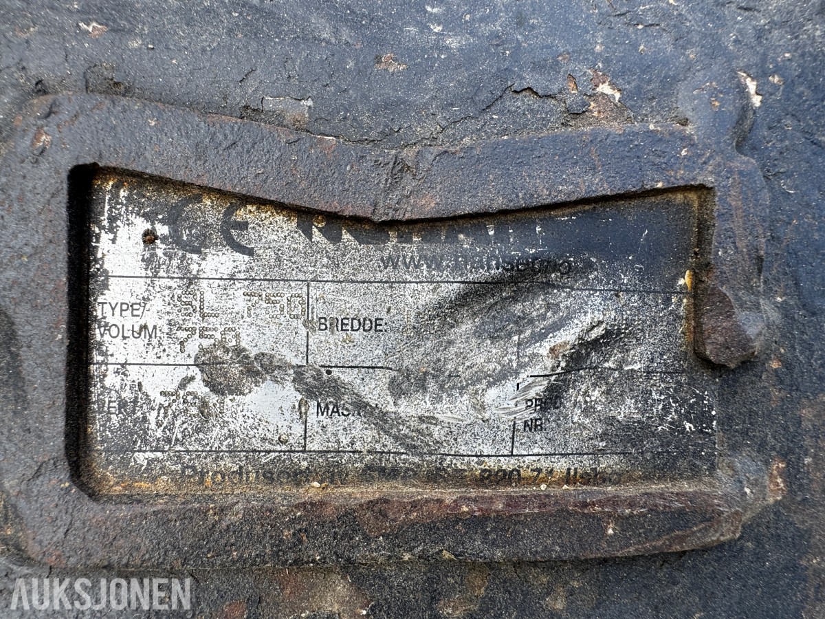 2010 Volvo EC160CL gravemaskin med tiltrotator og 2 skuffer