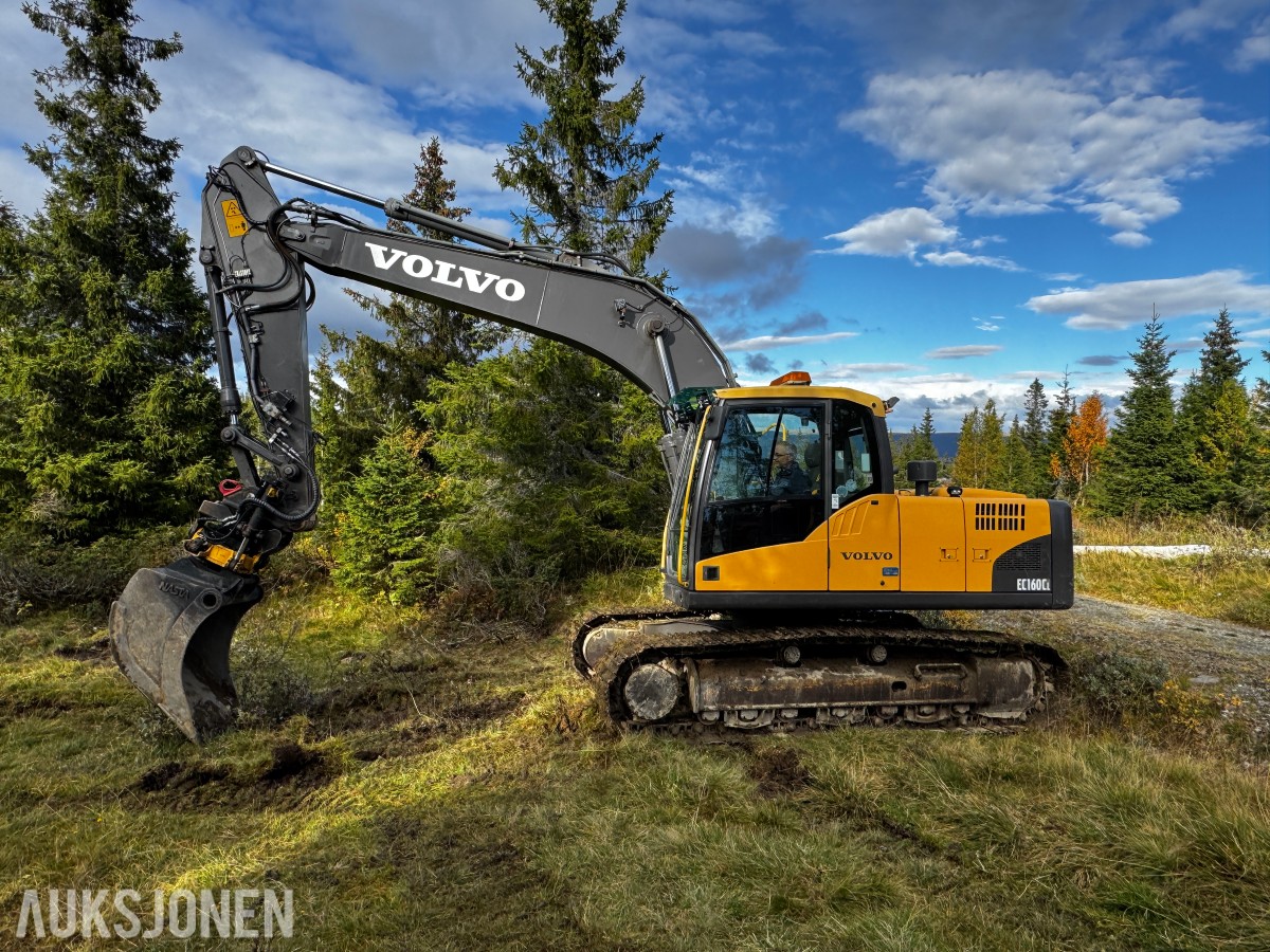 2010 Volvo EC160CL gravemaskin med tiltrotator og 2 skuffer