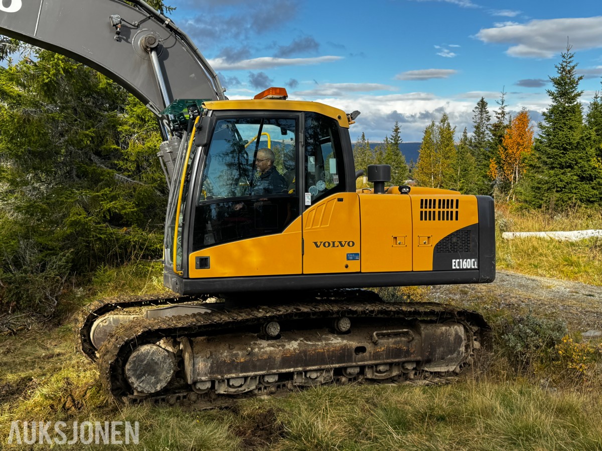 2010 Volvo EC160CL gravemaskin med tiltrotator og 2 skuffer