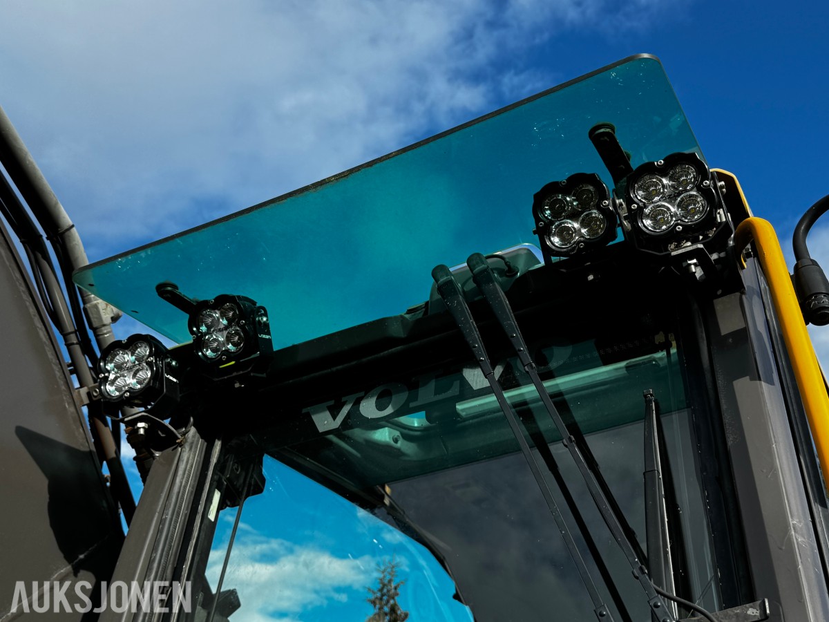 2010 Volvo EC160CL gravemaskin med tiltrotator og 2 skuffer