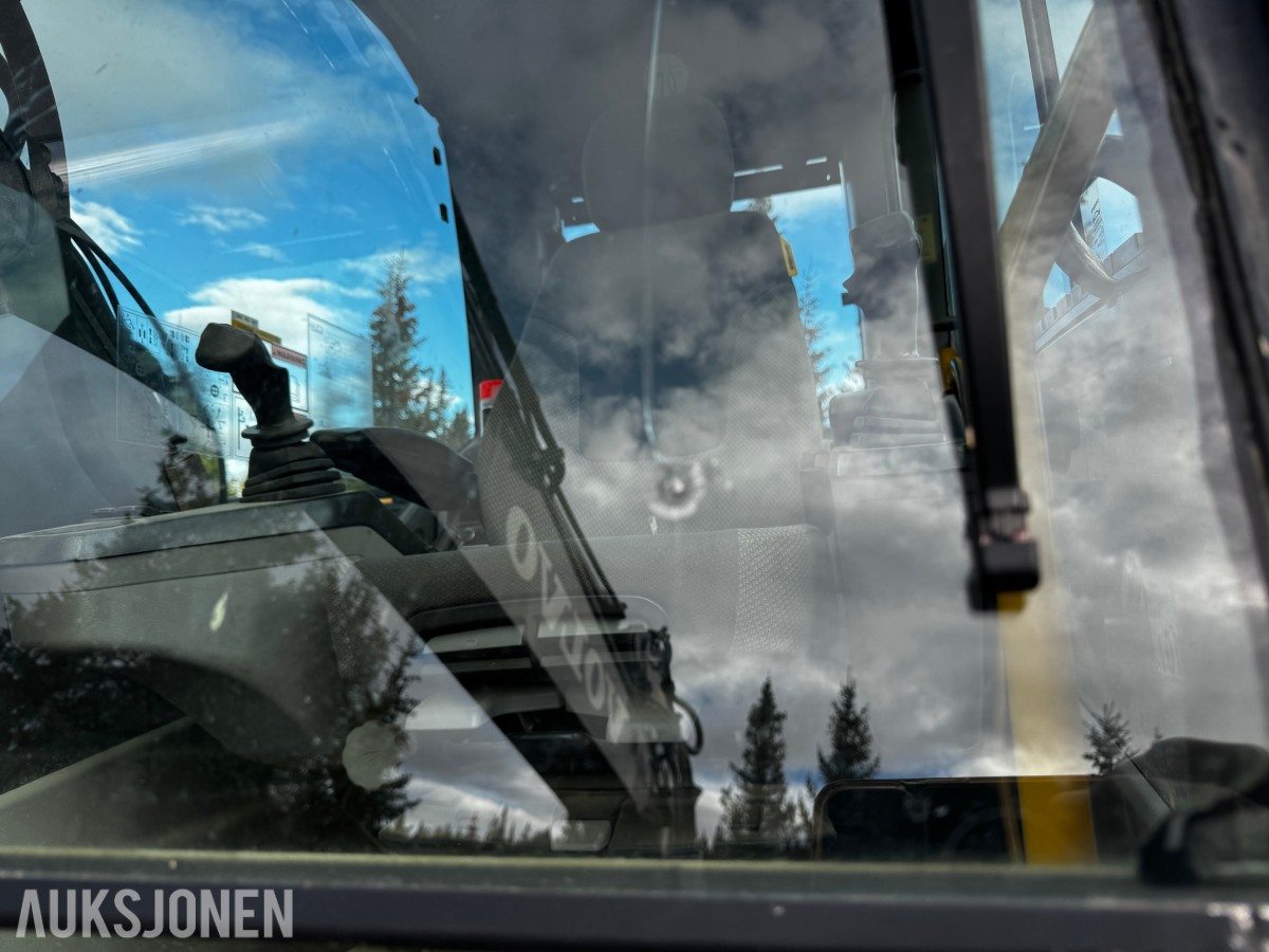 2010 Volvo EC160CL gravemaskin med tiltrotator og 2 skuffer