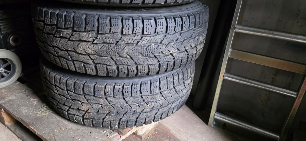 Nokian Hakkapeliitta CR3 225/75 R16C vinterhjul på Alcar aluminiumsfelg