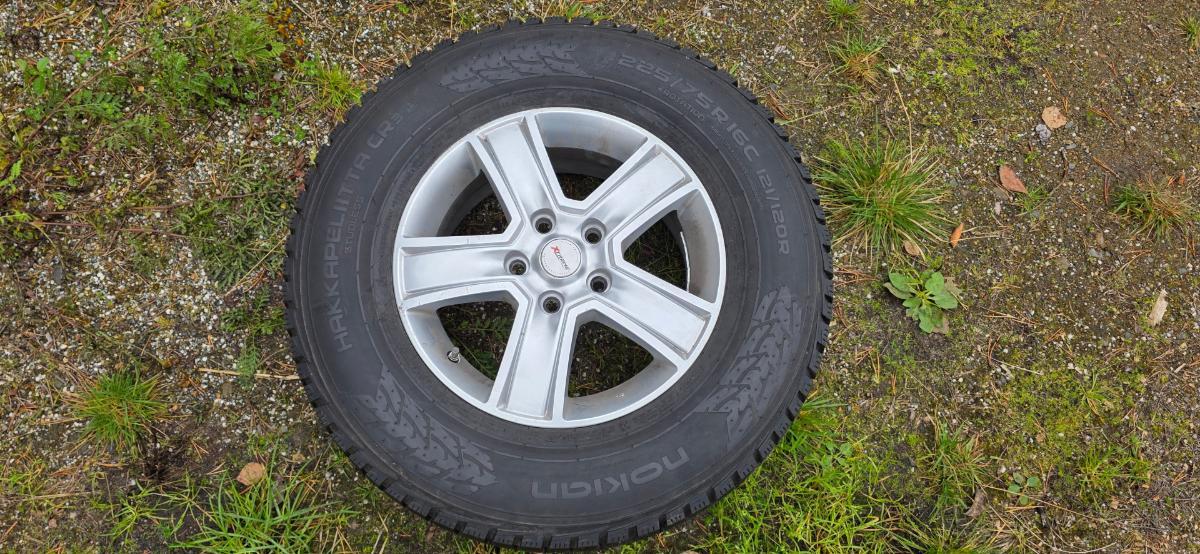Nokian Hakkapeliitta CR3 225/75 R16C vinterhjul på Alcar aluminiumsfelg