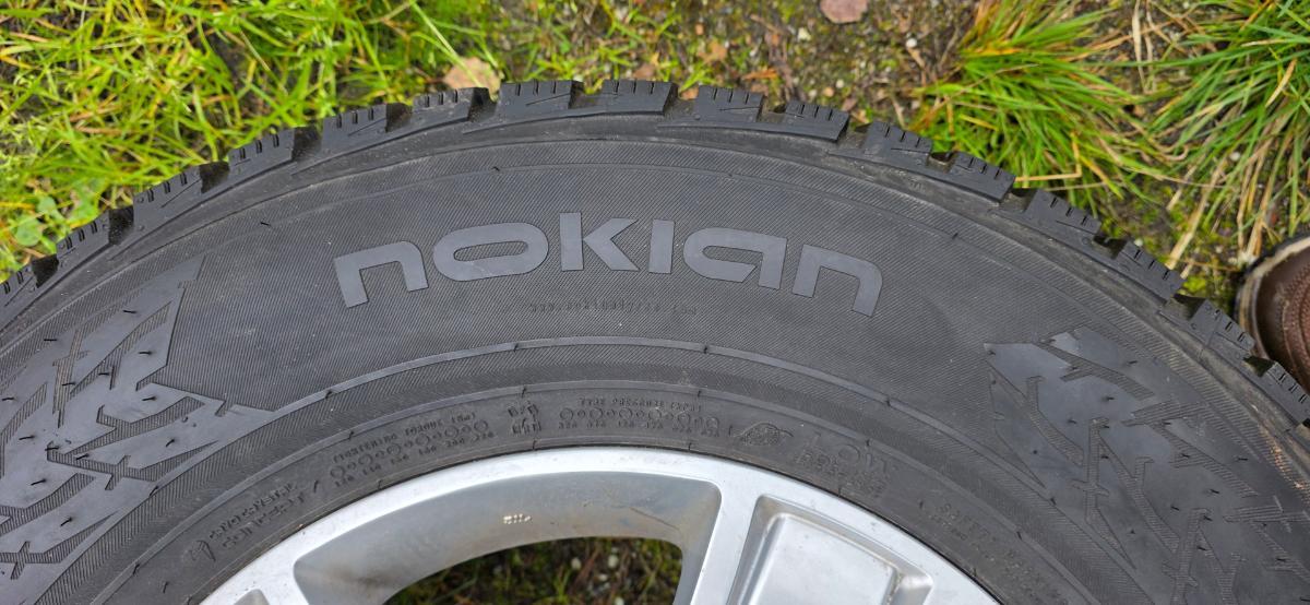 Nokian Hakkapeliitta CR3 225/75 R16C vinterhjul på Alcar aluminiumsfelg