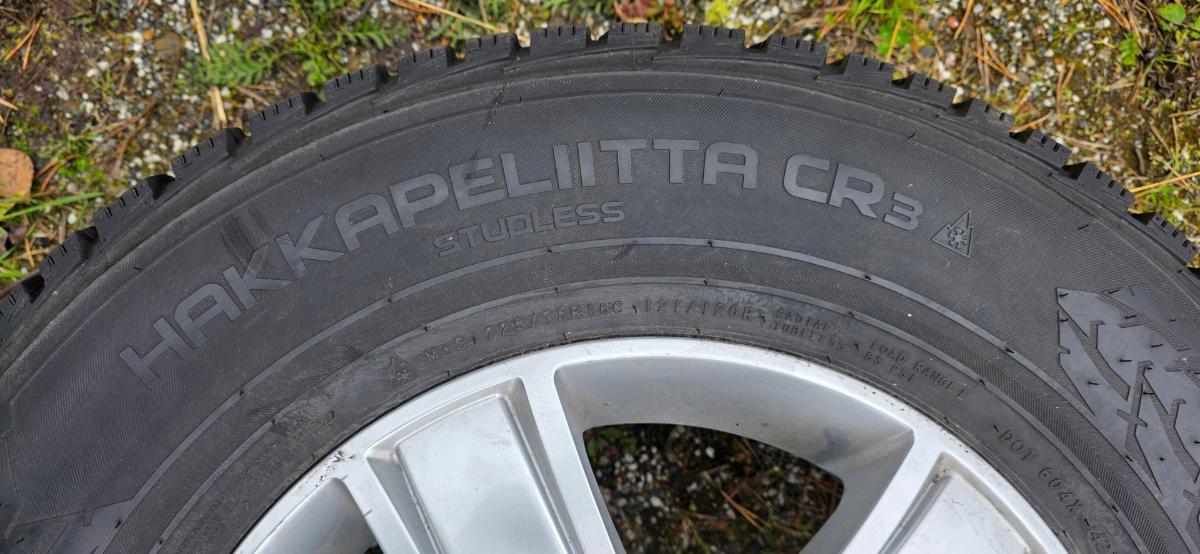 Nokian Hakkapeliitta CR3 225/75 R16C vinterhjul på Alcar aluminiumsfelg