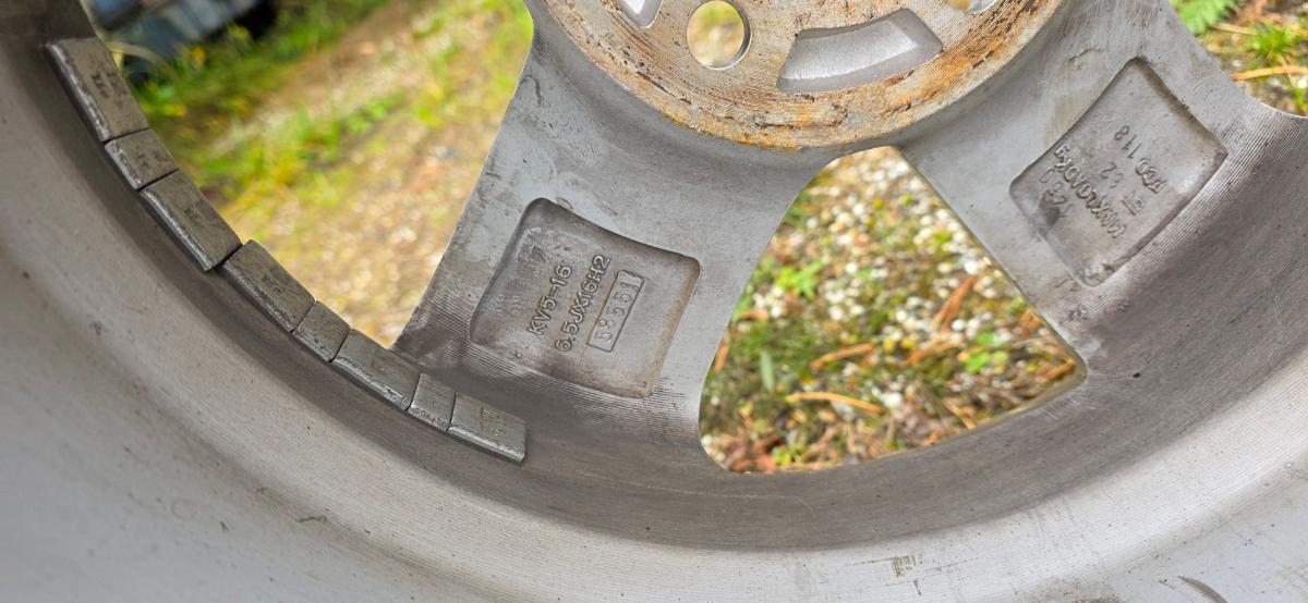 Nokian Hakkapeliitta CR3 225/75 R16C vinterhjul på Alcar aluminiumsfelg