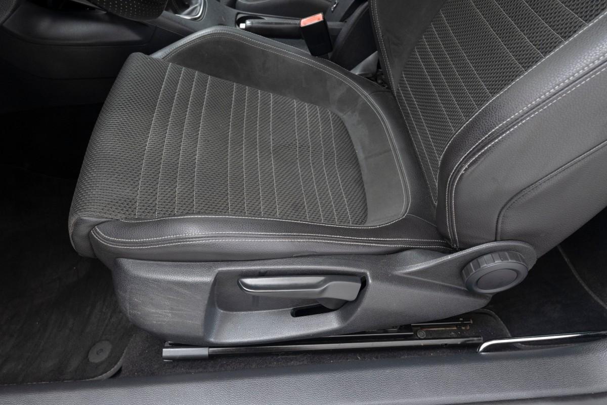2010 Volkswagen SCIROCCO 160HK DYNAUDIO CRUISE PANO XENON