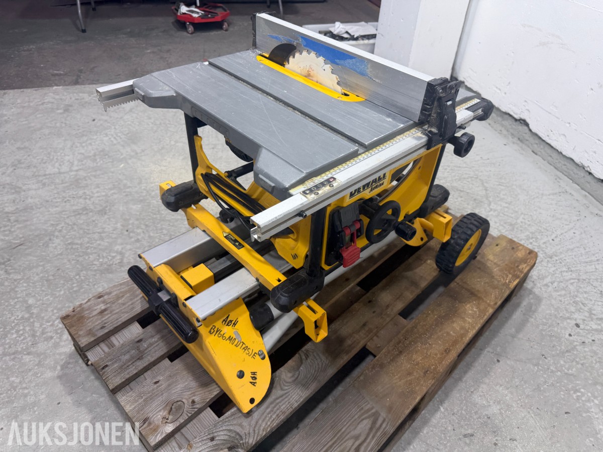 2019 DeWalt DWE7485-QS bordsag med DE7400 rullestativ