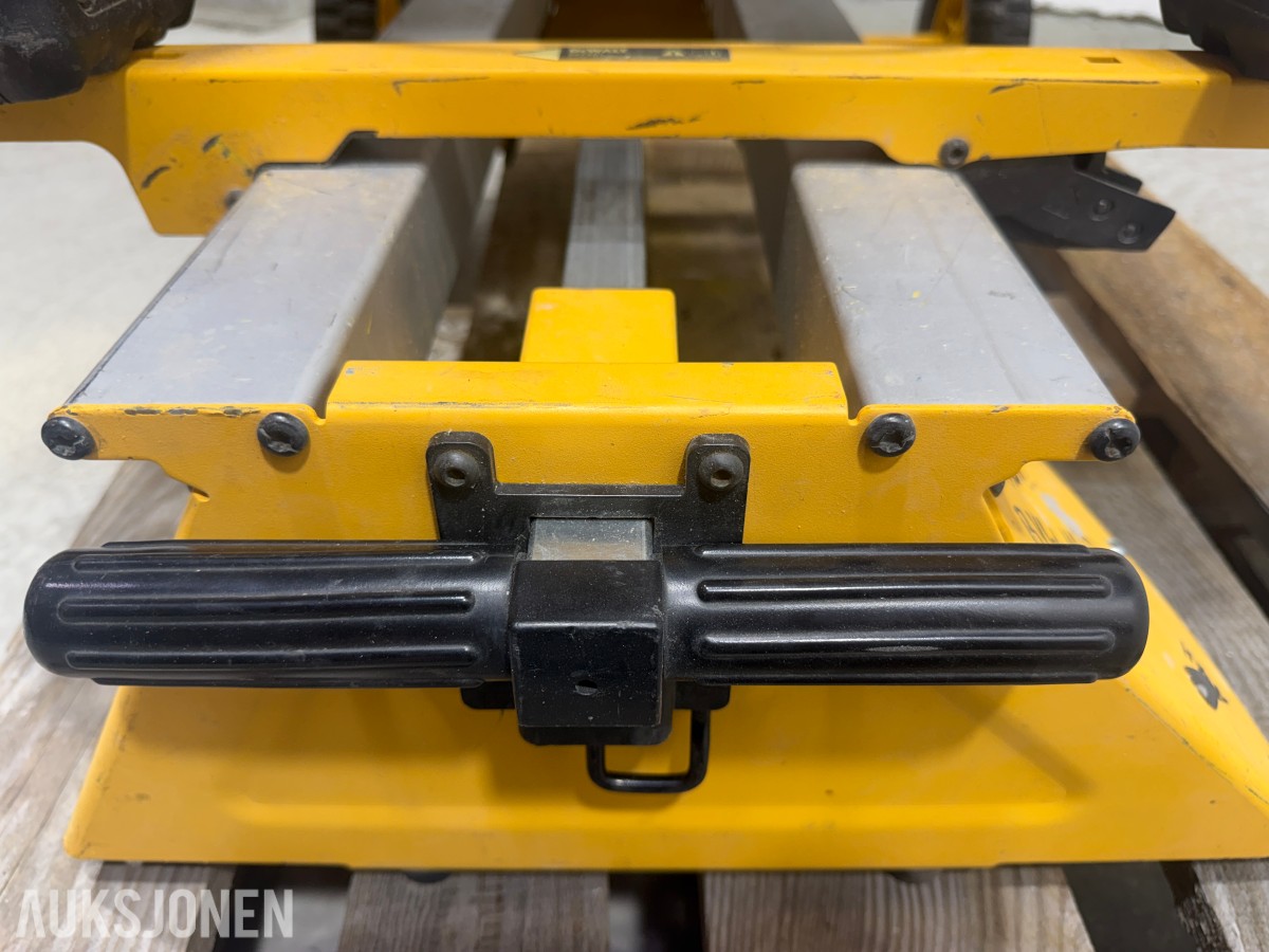 2019 DeWalt DWE7485-QS bordsag med DE7400 rullestativ