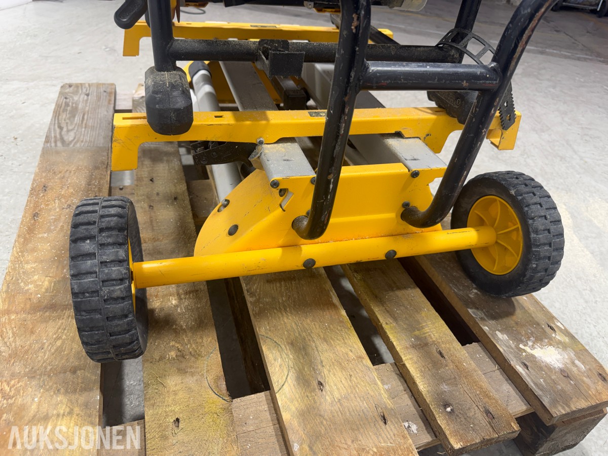 2019 DeWalt DWE7485-QS bordsag med DE7400 rullestativ