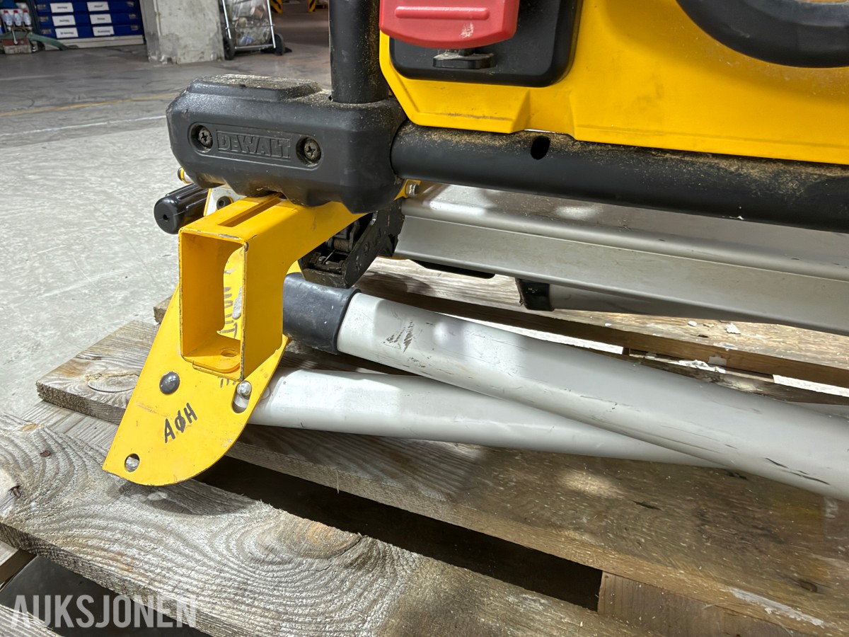 2019 DeWalt DWE7485-QS bordsag med DE7400 rullestativ