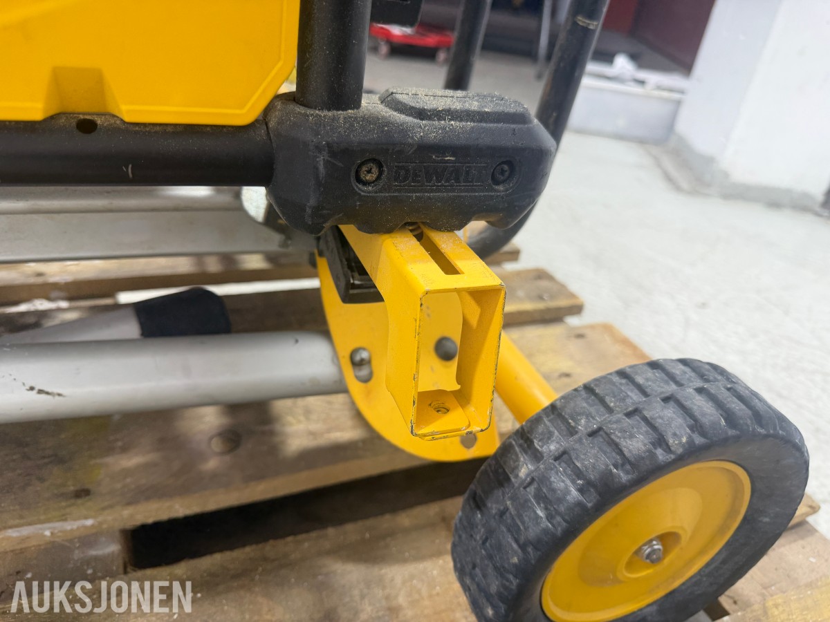 2019 DeWalt DWE7485-QS bordsag med DE7400 rullestativ