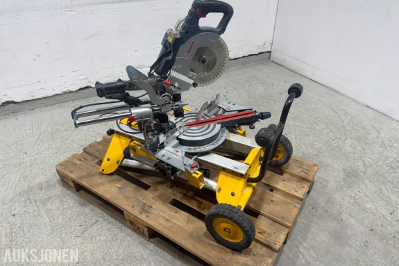 2020 Bosch Professional GCM 8 SDE kapp og gjærsag med DeWalt DE7400 hjulstativ