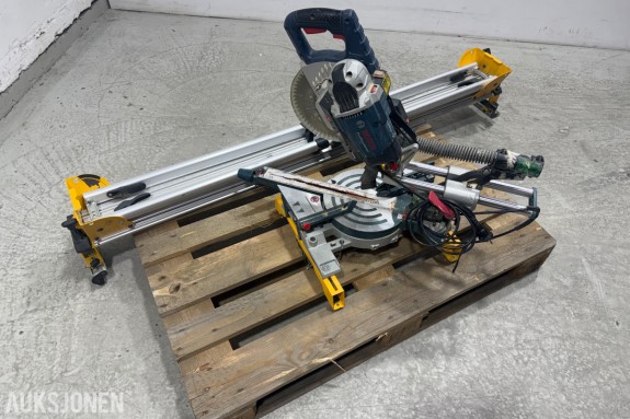 2018 Bosch Professional GCM 8 SDE kapp og gjærsag med DeWalt DE7023-XJ sagstativ