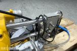 DeWalt DWS777-QS kapp og gjærsag med DE7023-XJ sagbord